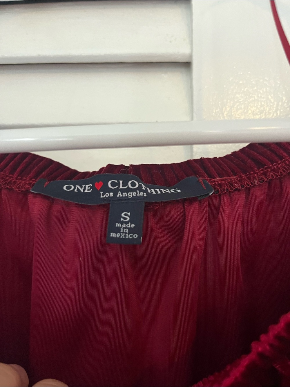 One Clothing velvet off the shoulder top red size small - Picture 4 of 6